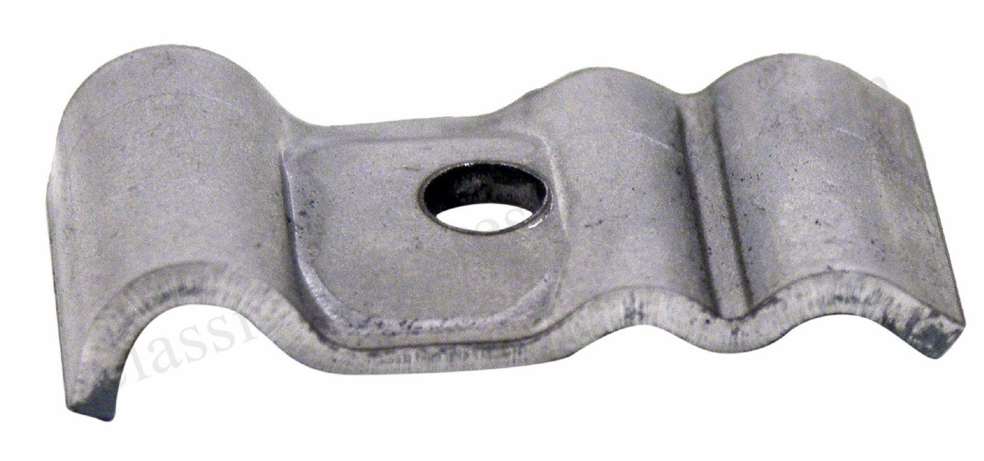 Kiinnikkeet Volvo 1800, 140, 240 -malleihin — bild 1 av 3