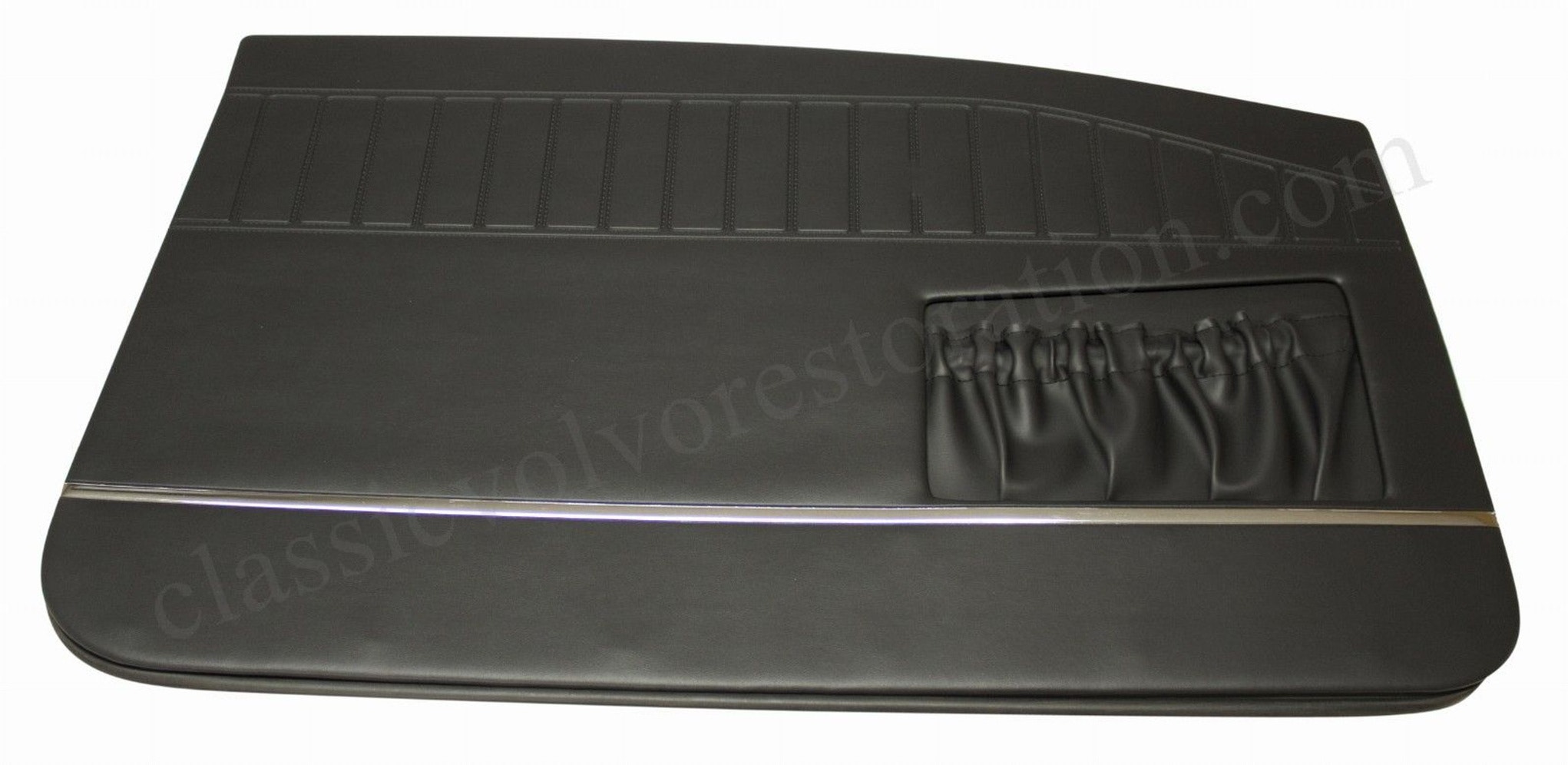 Dørpanel foran med bred kromliste